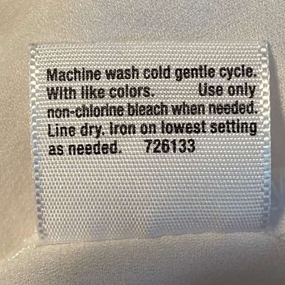 a.n.a. A New Approach white V-neck smocked-shoulder semi-sheer 3/4 sleeve top M - Picture 7 of 15